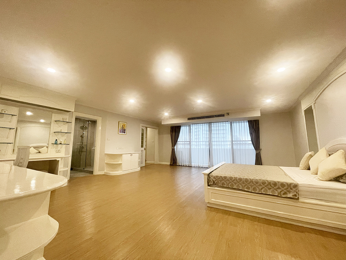 83511 ขายคอนโด ยูนิตพิเศษที่ Oriental Towers เอกมัย