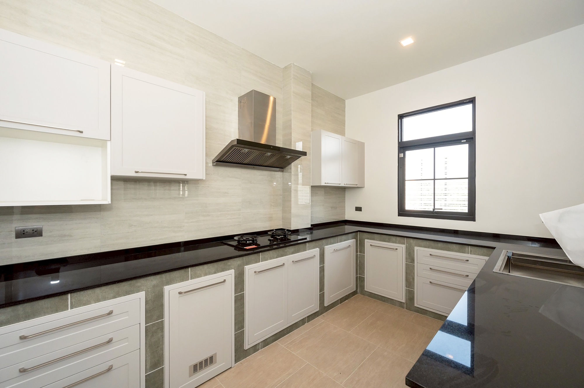 ขายบ้านหรูลดาวัลย์ ลากูน รังสิต-ปทุมธานี 129 ตร.ว. Modern Luxury