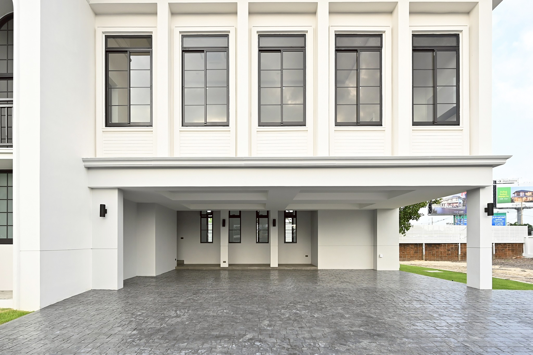 ขายบ้านหรูลดาวัลย์ ลากูน รังสิต-ปทุมธานี 129 ตร.ว. Modern Luxury