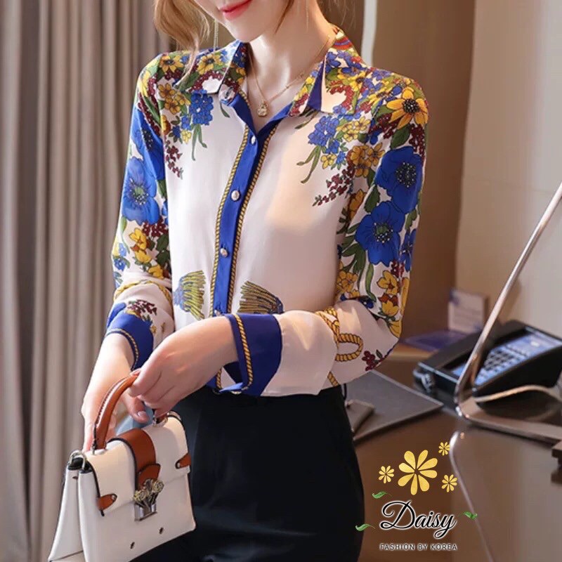 SaLe++#Daisy B3557 เสื้อเชิ้ตแขนยาวกระดุมหน้า คอปก เป็นกระดุมสีเงินปั๊มลาย ผ้าคอตตอนโพลีเอสเตอร์เนื้อสวย พื้นสีครีมพิมพ์ลายเชือกพู่และดอกไม้ลายสวยค่ะ แมทช์ง่าย ใส่แมทช์ได้หลายชุด สีครีมลายโทนสีน้ำเงิน ไซส์ อก 38” ยาว 24” ลายแต่ละตัวอาจแตกต่างกันเล็กน้อยอย
