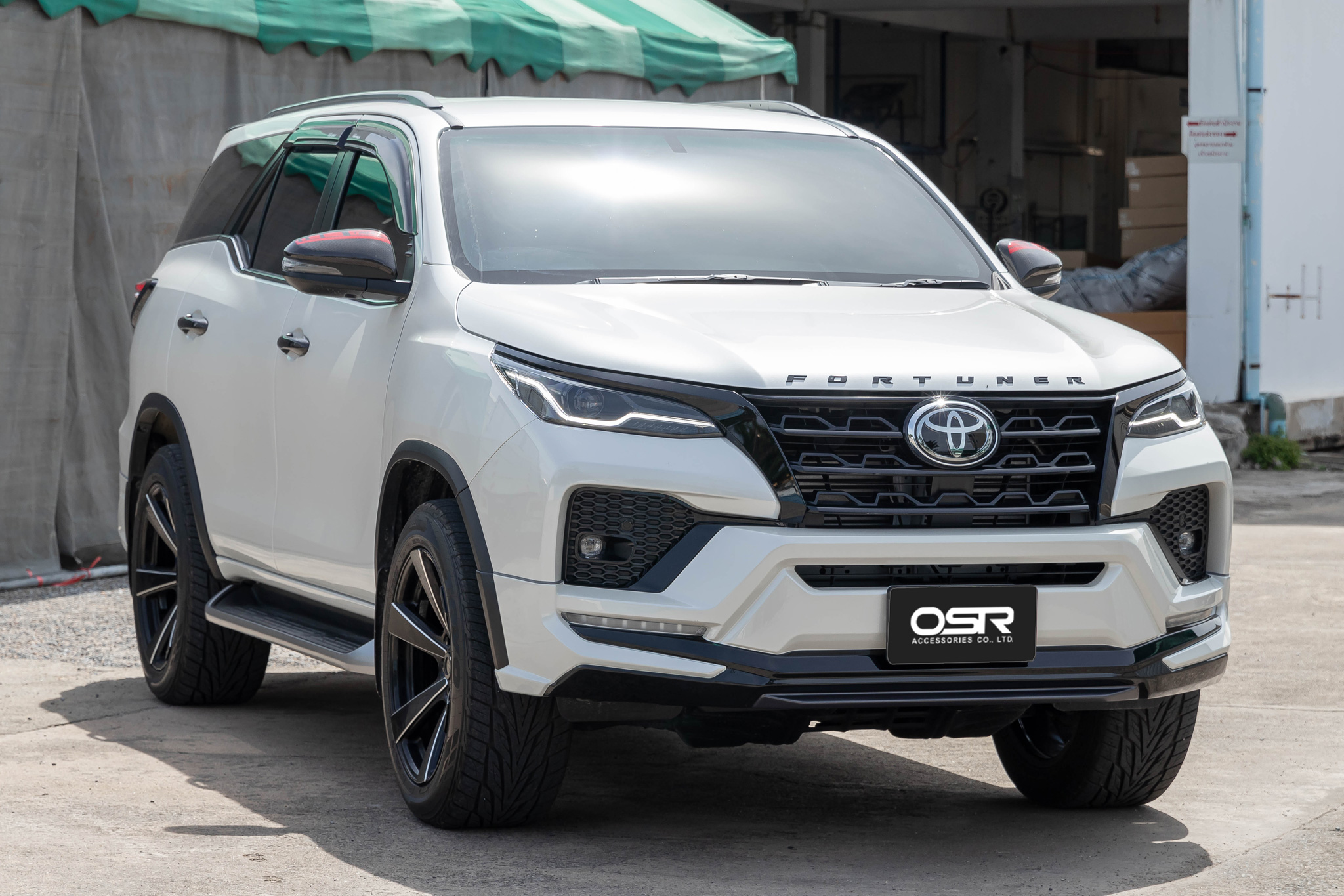 ชุดแต่งรถ-สเกิร์ต-อุปกรณ์แต่งรถ Toyota Fortuner 2020 รุ่นมาตรฐาน (Facelift) ทรง Fair FD-4