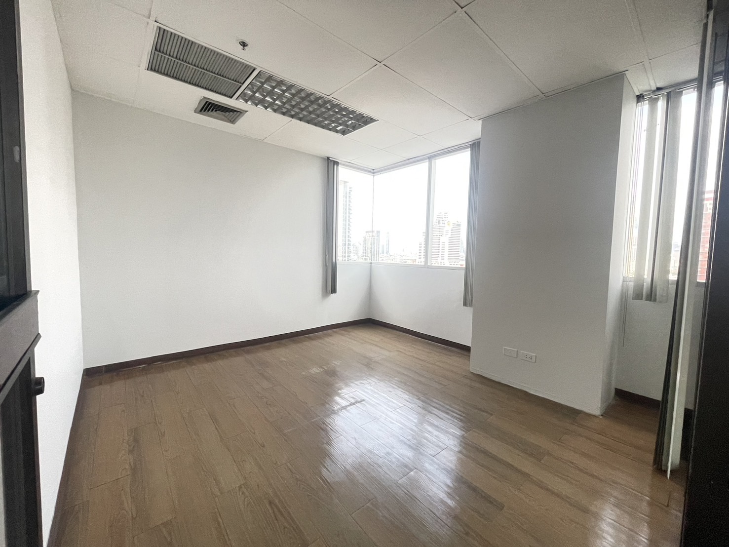 83457- ด่วน!! โปรโมชั่นลดราคา!! ให้เช่า อาคาร เจ.เพลส ทาวเวอร์ ช่องนนทรี กรุงเทพ