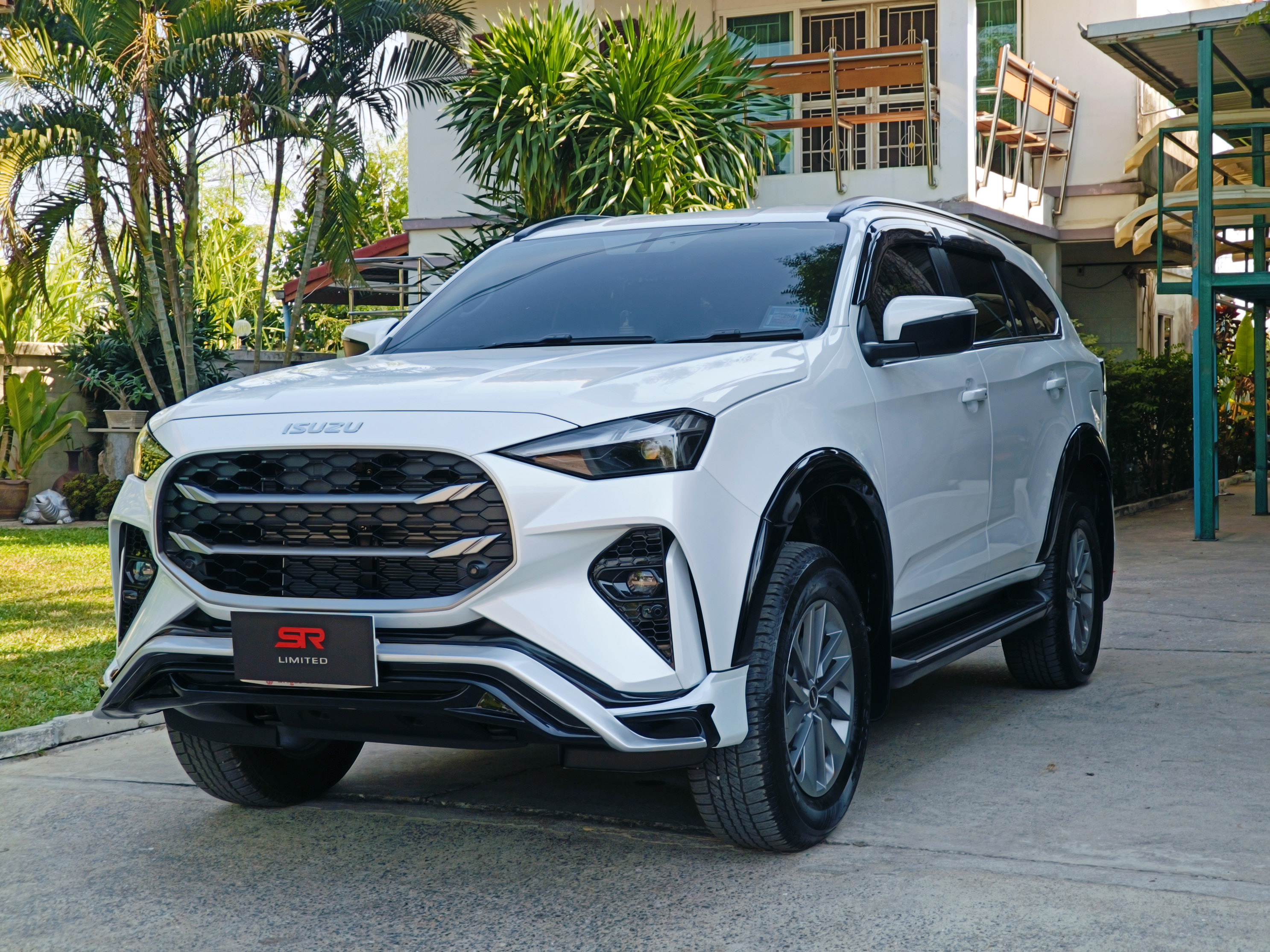 ชุดแต่งรถ All New Isuzu Mu-X 2024-2025 "SR-Limited"