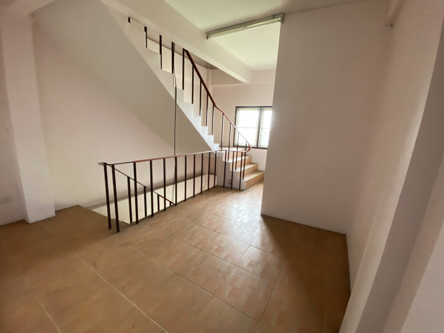 73628-ขายอาคารพาณิชย์ ถนนพระยาสัจจา แยกคีรี ชลบุรี