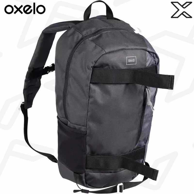 OXELO เป้สะพายหลังสำหรับการเล่นสเก็ตบอร์ดขนาดกลางความจุ 23 ลิตร (สีดำ)