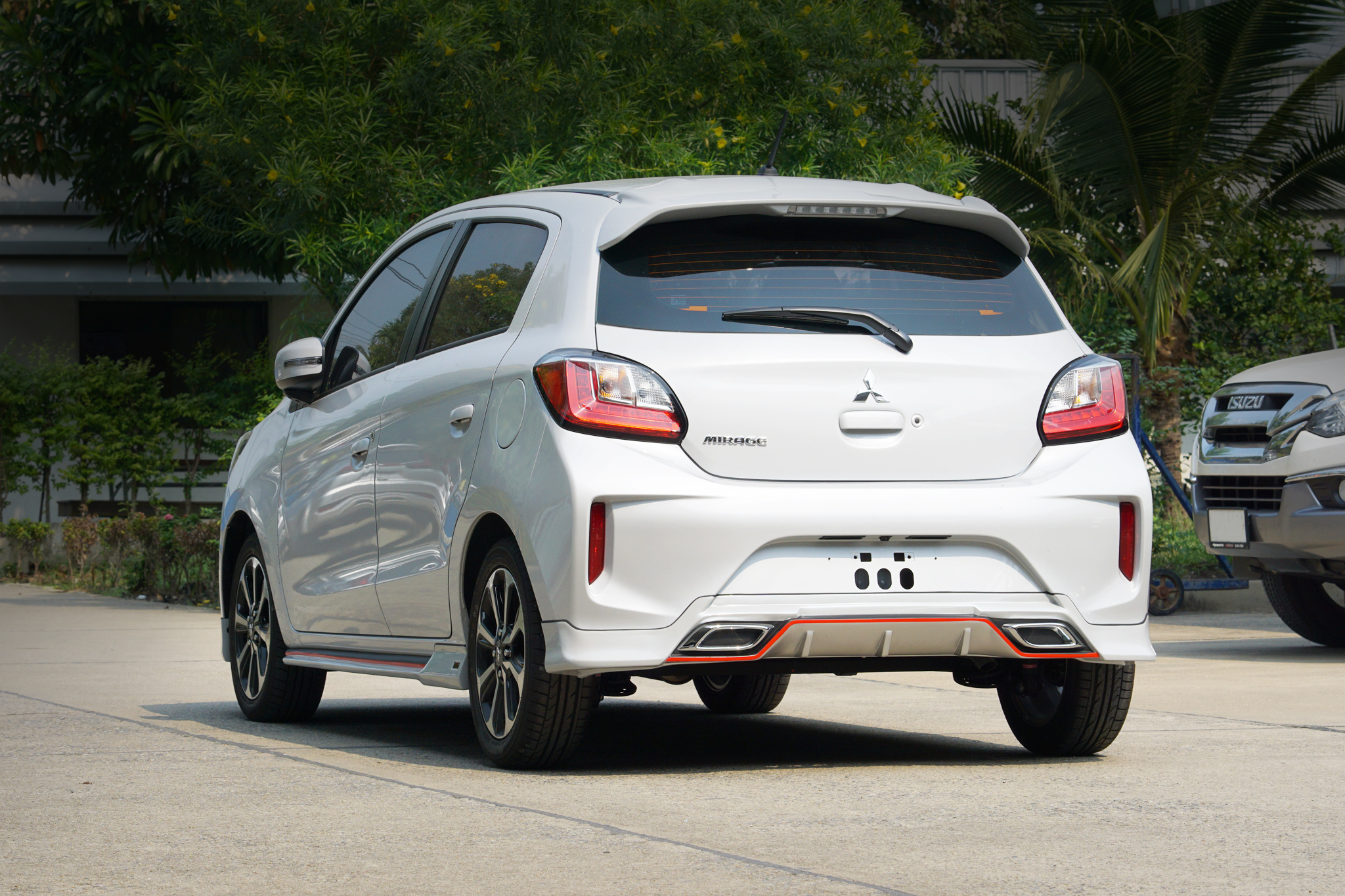 ชุดแต่งรถ สเกิร์ต-สปอยเลอร์ New Mitsubishi Mirage 2020 ทรง SR-Limited By OSR