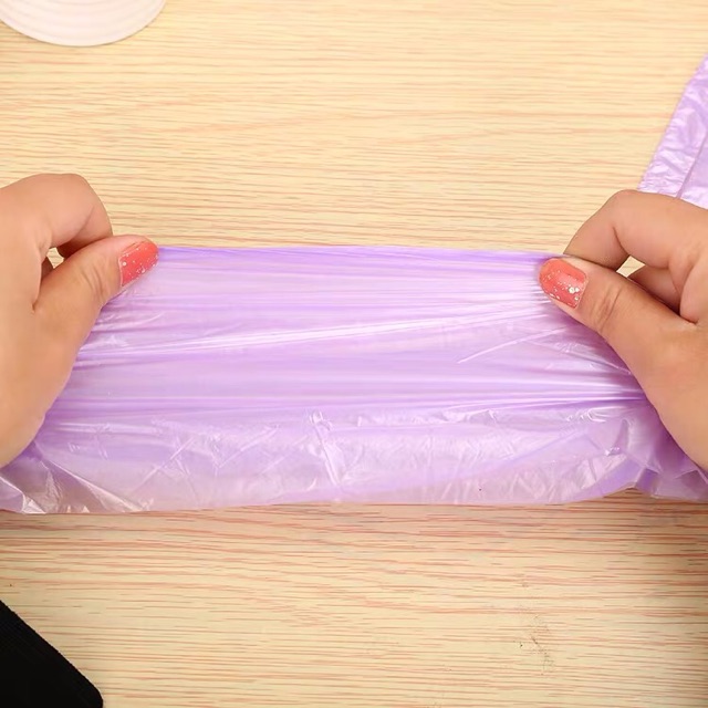 ถุงขยะ พกพา ถุงขยะขนาด 45×50 (รวมสี คือร้านสุ่มสีให้ ในแพคเป็นสีเดียวกันทั้งห้าม้วน) เหลือแคสีม้วง