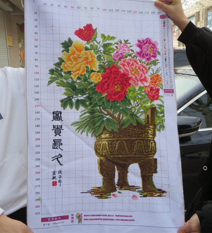 แจกันดอกไม้สวยงาม ครอสติสปักสำเร็จ