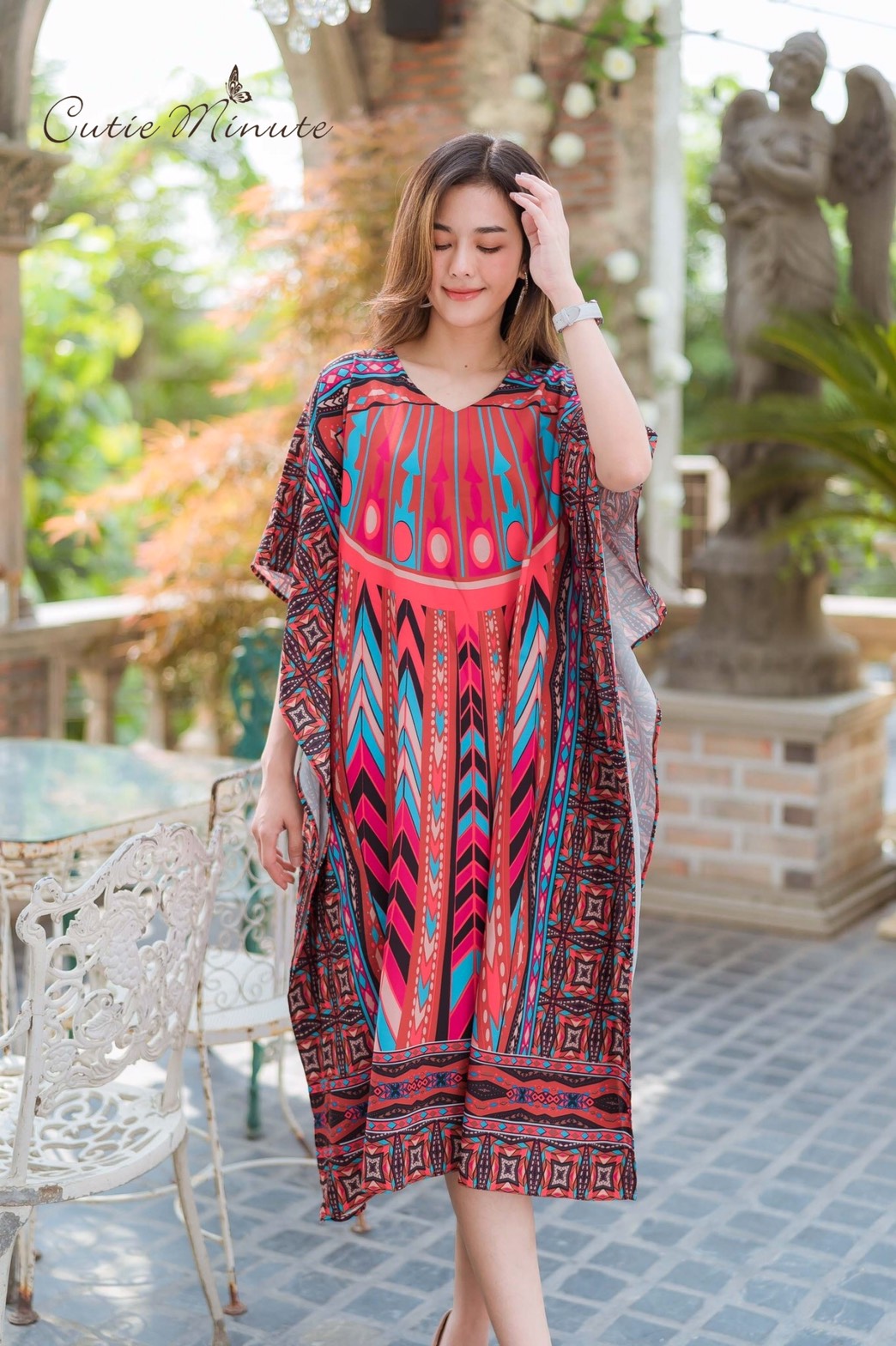 SaLe++#Cutie Minute 13954**MAXI เดรสผ้าโพลีเอสเตอร์เนื้อนิ่ม พิมพ์ลวดลายเส้นกราฟฟิก ทรงค้างคาวเหมาะกับ summer นี้เลยค่ะ อก ฟรีไซส์ 48" เอว ฟรีไซส์ 52" สะโพก ฟรีไซส์ 58" วงแขนบน 22" แขนยาว 14" (จากต้นคอ) ขอบแขนล่าง ฟรีไซส์ เดรสยาว