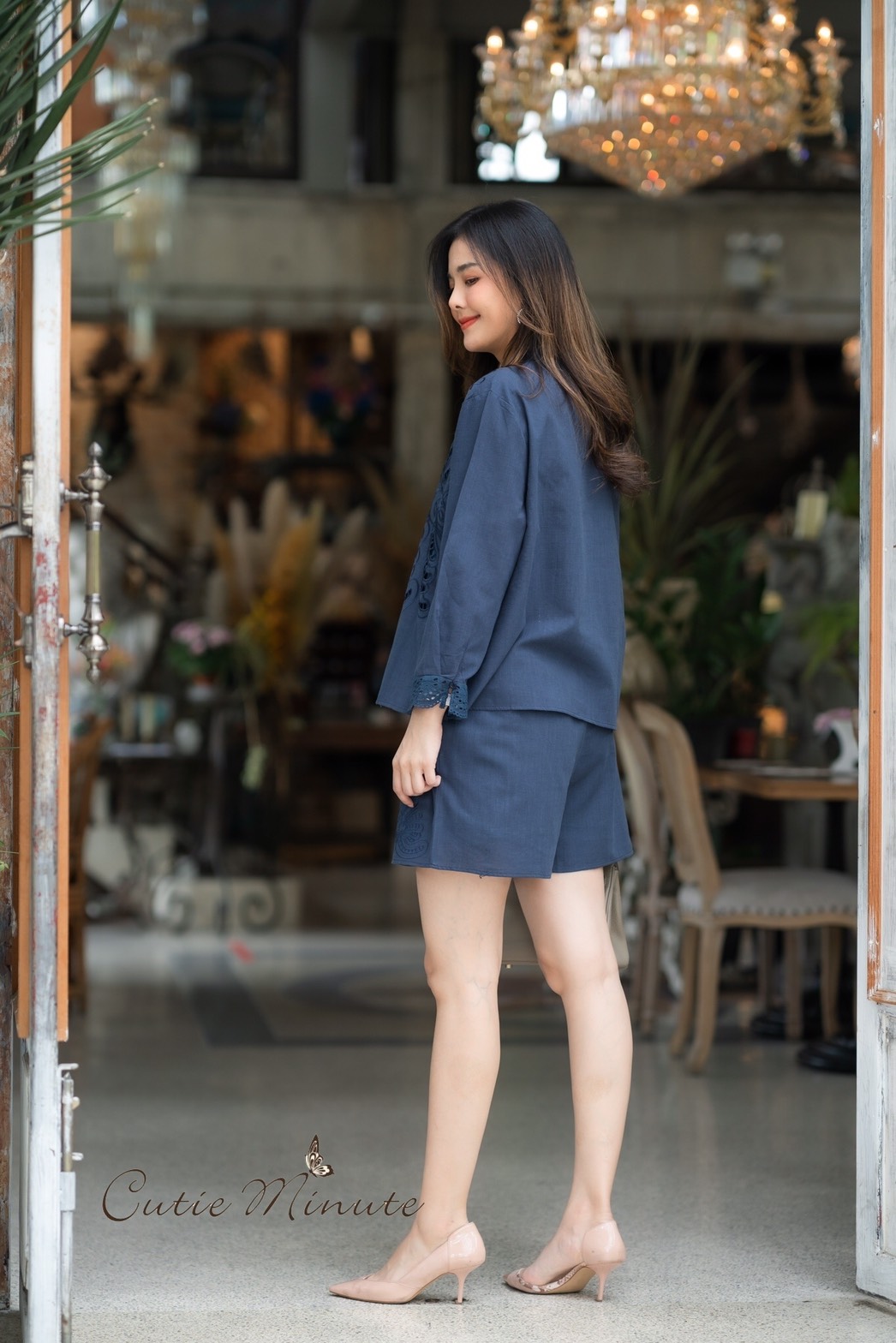 SaLe++14015**ชุดเซ็ท+Maskขาสั้นผ้าลินินเกรดพรีเมี่ยม เนื้อผ้าดี งานดีเทลปักฉลุทั้งตัวสวยมากค่ะ อลังการสุดๆ แต่งขอบตัวผ้าลูกไม้ ชุดเซ็ทดีไซน์สวยเก๋ มีซับในทั้งชุด กางเกงมีกระเป๋าซ่อน ชุดสวยผ้าดีใส่สบาย เหมาะกับอากาศบ้านเรามากๆค่ะ ** Mask ทรงสวยปรับเข้ากับโ