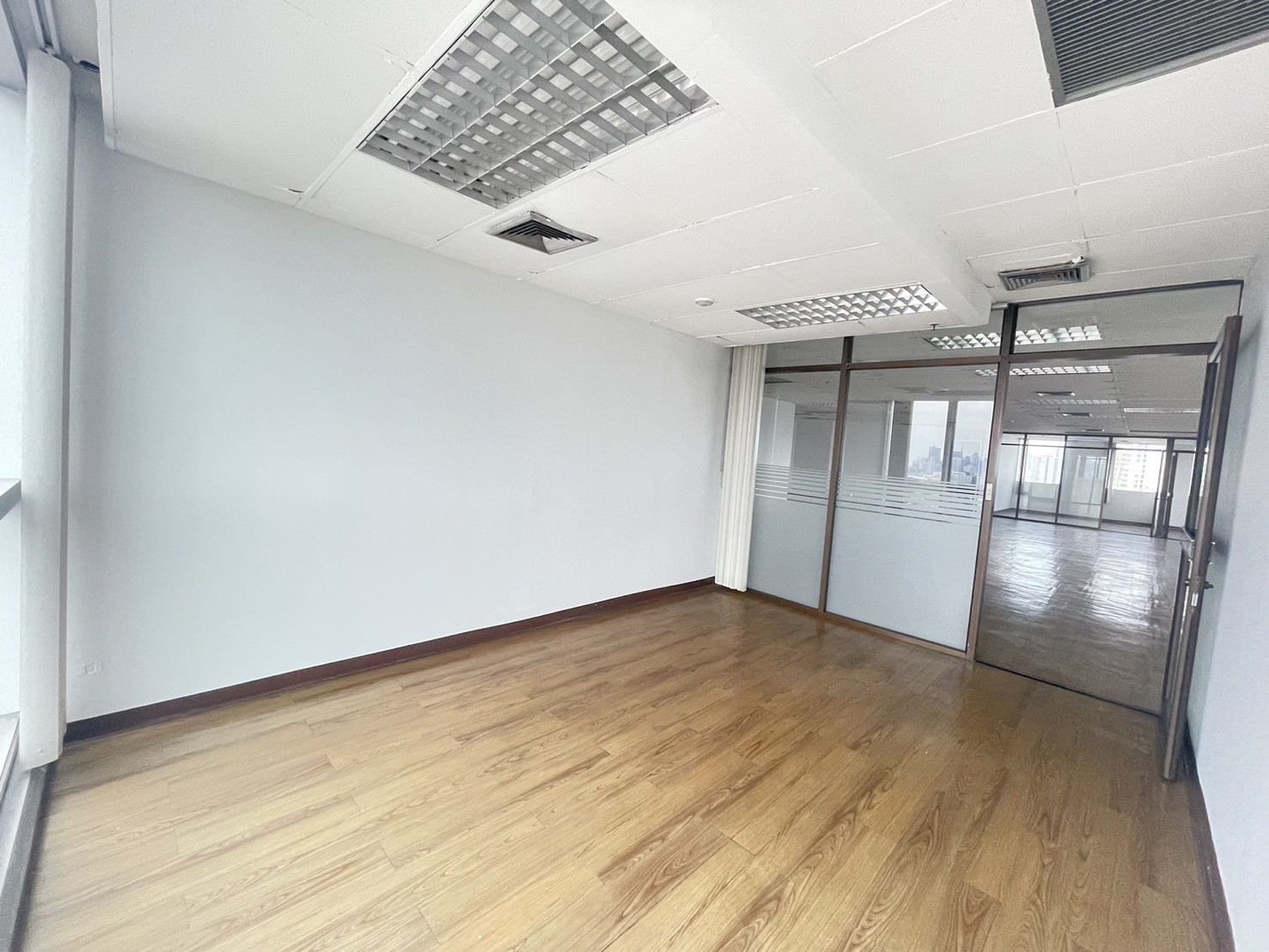 83457- ด่วน!! โปรโมชั่นลดราคา!! ให้เช่า อาคาร เจ.เพลส ทาวเวอร์ ช่องนนทรี กรุงเทพ