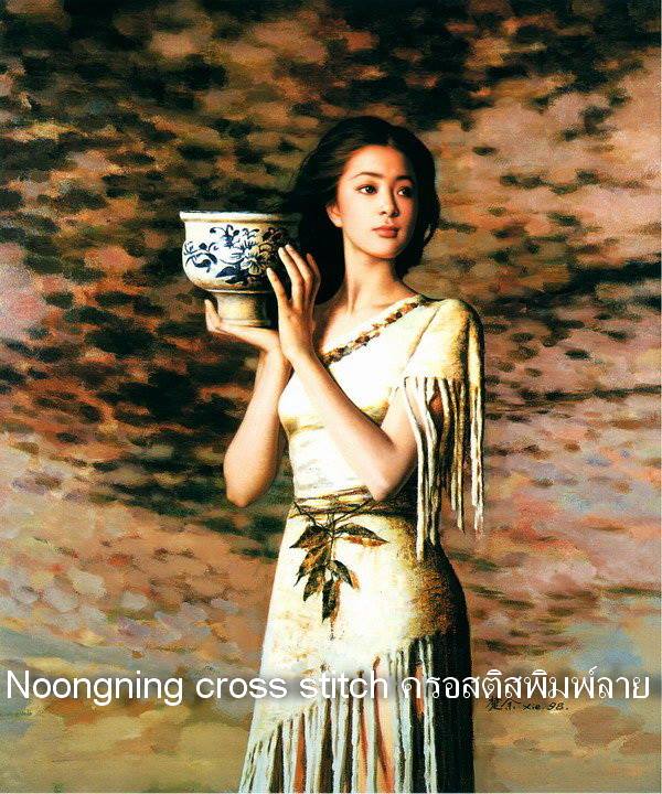 ผู้หญิงถือแจกัน ชุดปักครอสติช พิมพ์ลาย ครอสติสจีน งานฝีมือ DIY