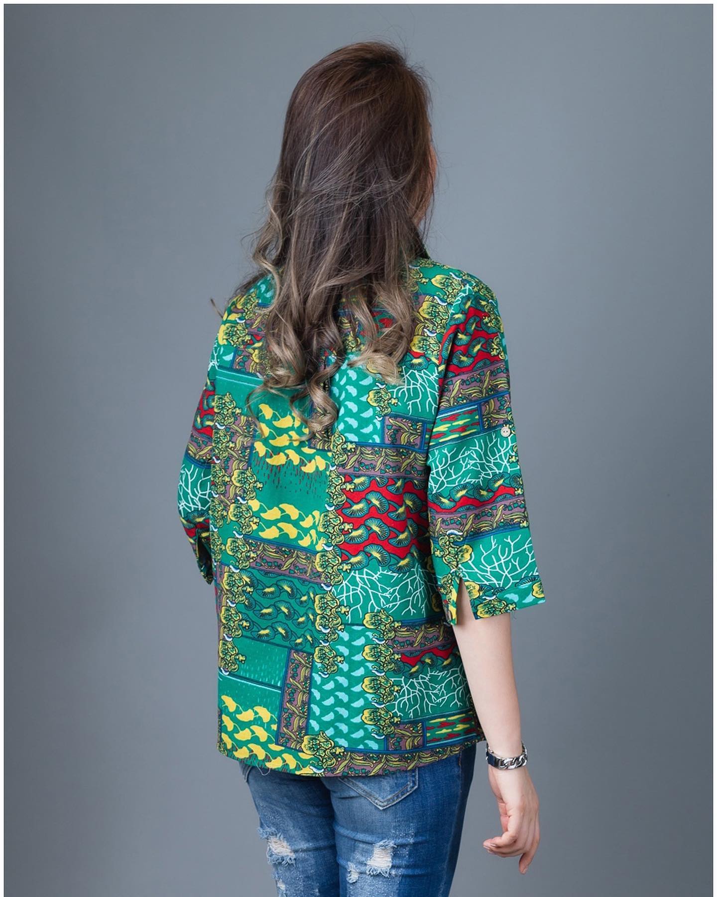 Sale+++#Blueberry Nights B3686 เสื้อผ้าฝ้ายธรรมชาติผสมลินินเนื้อดีเกรดพรีเมี่ยม เนื้อผ้านุ่มใส่สบายมากๆๆ ดีเทลเสื้อเชิ้ตกระดุมหน้า 4 เม็ด พิมพ์ลายสีสันสดใส ปลายแขนเชิ้ตติดกระดุม มีสายพับล็อคแขน เหมาะสำหรับสาวๆรอบอก(36-44) ใส่สบายมากๆ ใส่เที่ยวชิลล์ๆสวยๆ พ