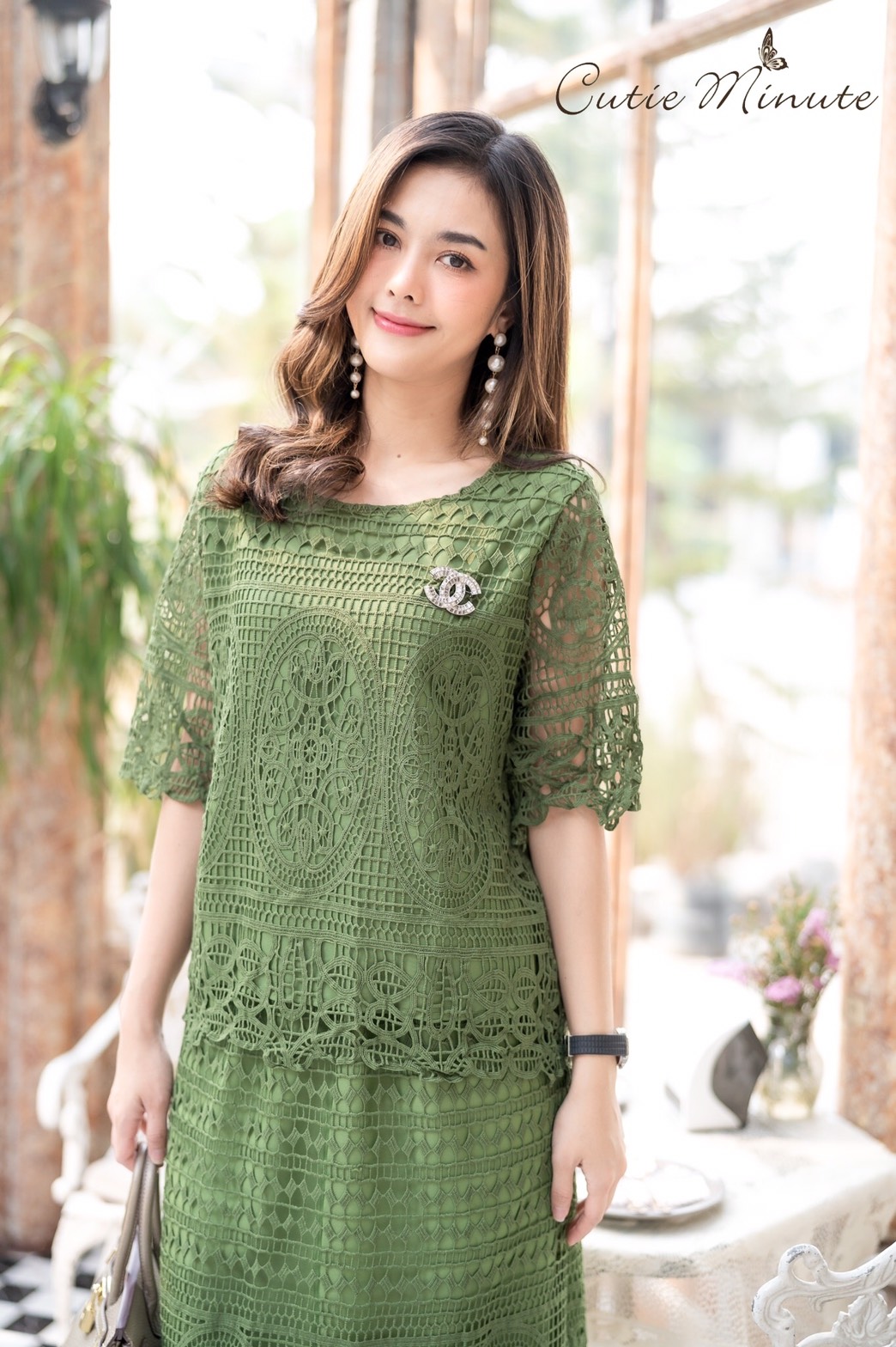 SaLe++13938**อก44**ชุดเซ็ทกระโปรงลูกไม้เนื้อหนาเกรดพรีเมี่ยม ลูกไม้ลายโมเดิร์น เลือกใช้ลายเชิง มีซับในทั้งตัว เสื้อมีซิปซ่อนด้านหลังชุดสวยมากค่ะ จะใส่ไปงานแต่ง งานบุญก็สวยมากค่ะ มี 6 สี ฟ้าตุ่น มัสตาร์ด ม่วง เขียว ชมพูกะปิ กรม -เสื้อ- อก ฟรีไซส์ 44"