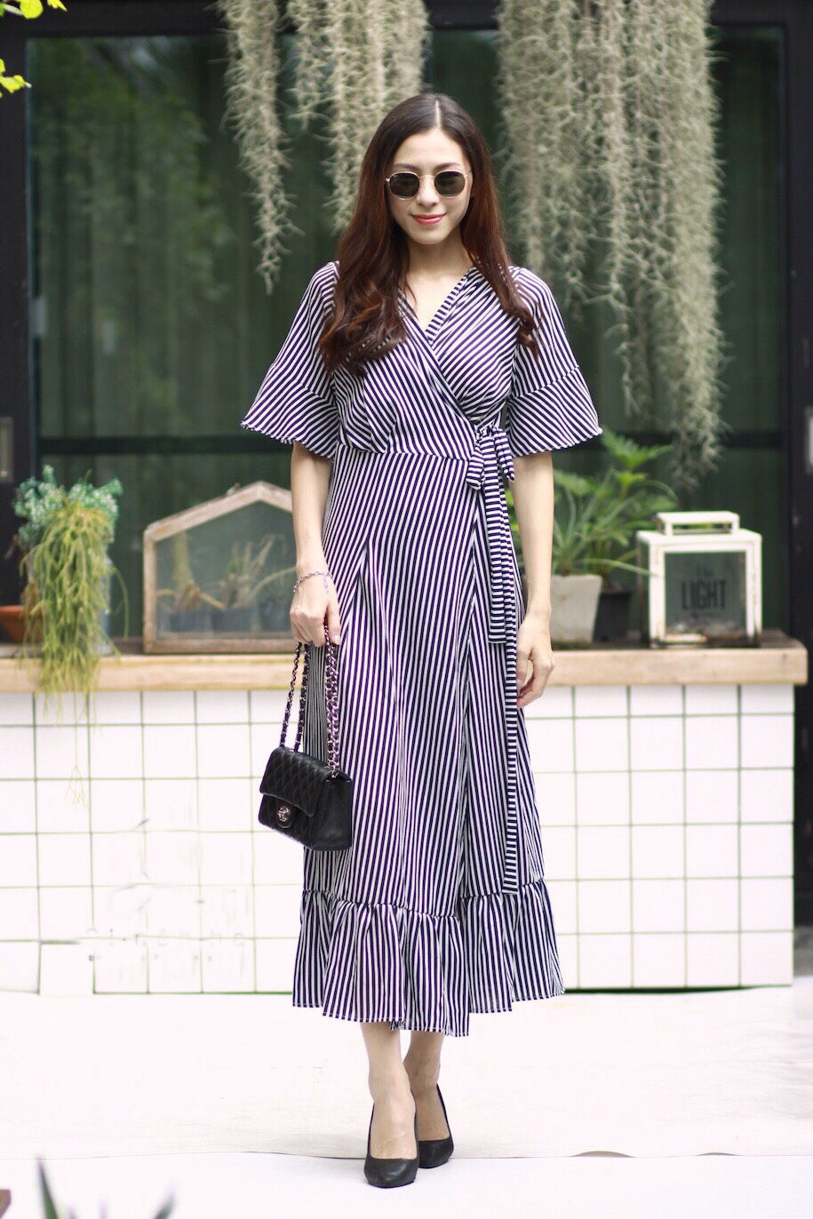 MD0034 เสื้อผ้าแฟชั่นเกาหลี เดรสเกาหลี เดรสยาว เดรสแฟชั่น แม็กซี่เดรส Maxidress เดรสลายทาง Maxi Dress (สีกรม)