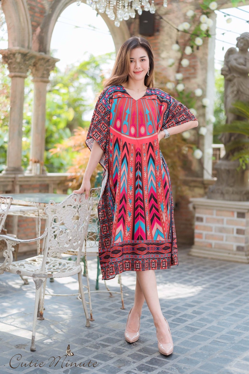 SaLe++#Cutie Minute 13954**MAXI เดรสผ้าโพลีเอสเตอร์เนื้อนิ่ม พิมพ์ลวดลายเส้นกราฟฟิก ทรงค้างคาวเหมาะกับ summer นี้เลยค่ะ อก ฟรีไซส์ 48" เอว ฟรีไซส์ 52" สะโพก ฟรีไซส์ 58" วงแขนบน 22" แขนยาว 14" (จากต้นคอ) ขอบแขนล่าง ฟรีไซส์ เดรสยาว