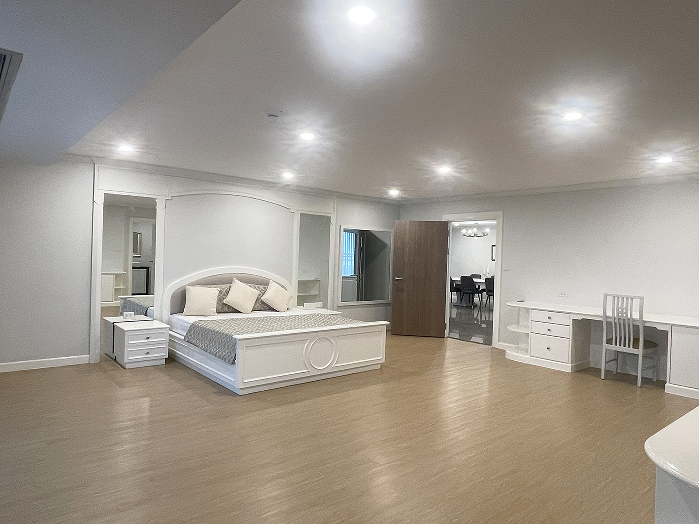 83511 ขายคอนโด ยูนิตพิเศษที่ Oriental Towers เอกมัย