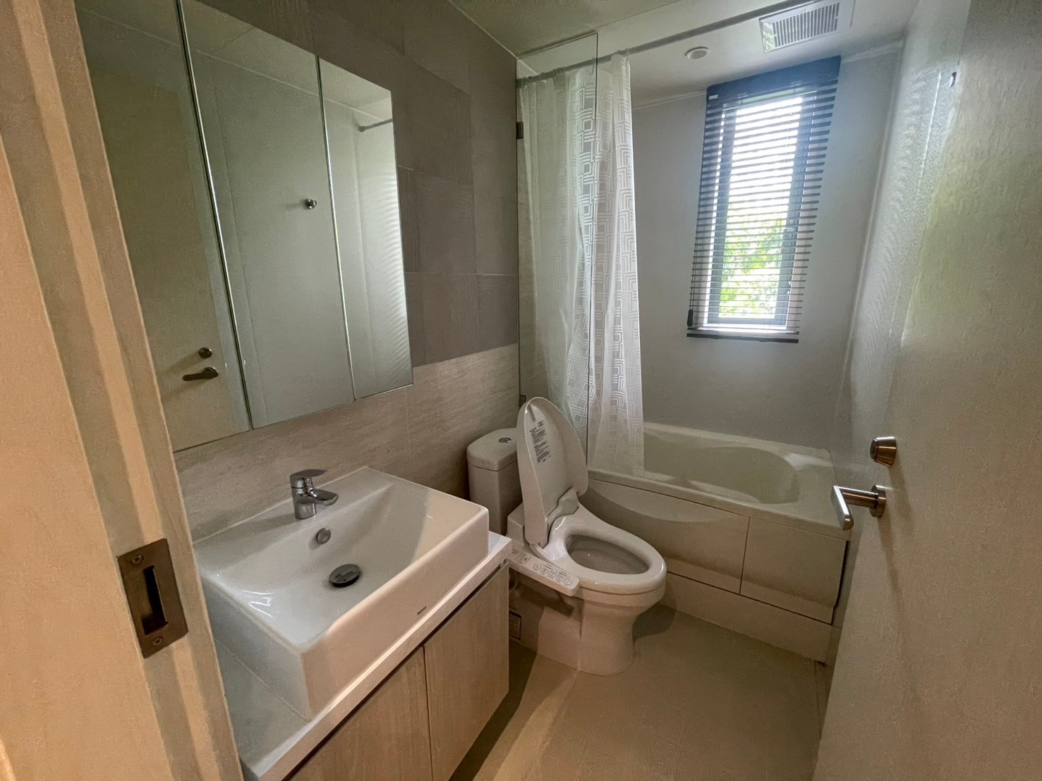 83483-ให้เช่าคอนโด รูเนะสุ ทองหล่อ 5 พร้อมอยู่ กรุงเทพ