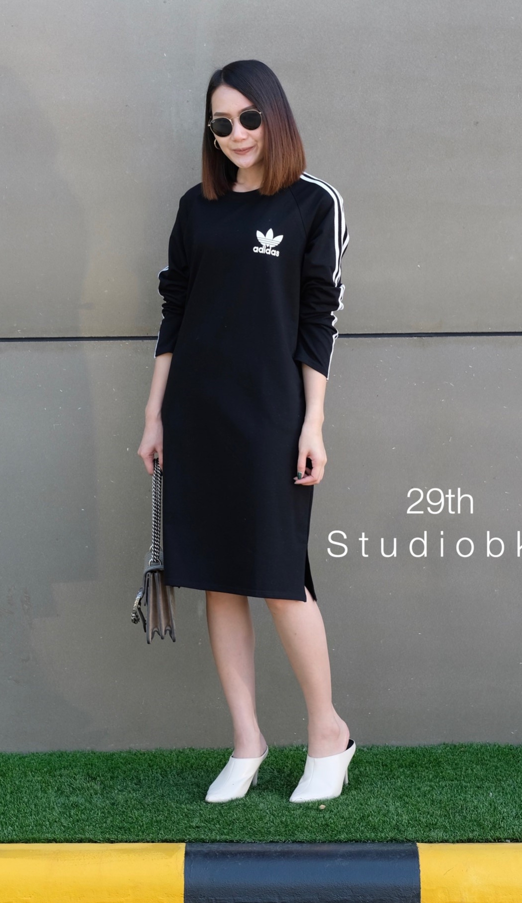 SaLe++13847 #29thStudiobkk มินิเดรสทรงสปอร์ตแขนยาว ผ้าคอตตอนเนื้อดีค้า ใสบายสุดๆ อกสกรีนลาย ดีเทลแขนแต่งแถบ มีกระเป๋า2 ข้าง ชายกระโปรงผ่าข้าง ทรงสวยใส่ง่าย สวยจบในชุดเดียว