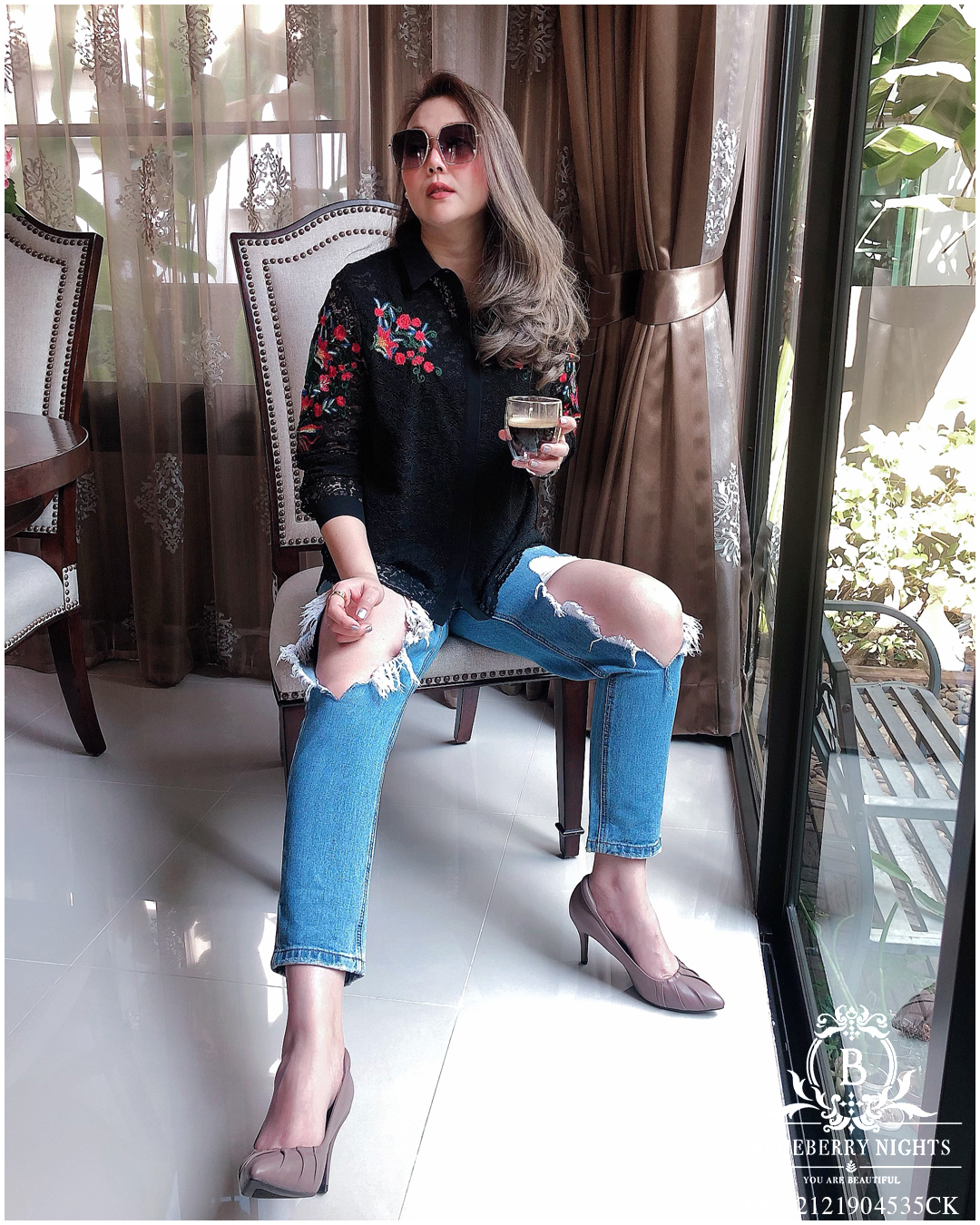 Sale++#Blueberry Nights B3641 เสื้อเชิ้ตลูกไม้อิตาลีปักลายดอกไม้ ผ้าลูกไม้อิตาลีเกรดพรีเมี่ยมเนื้อนุ่มเบาใส่สบายมากค่ะ แพทเทิร์นเสื้อเชิ้ตกระดุมหน้ายาวตลอด ดีเทลด้านหน้าปักดิ้นลายดอกไม้สวยหรูค่ะ มีซับในทั้งตัว ♡เหมาะสำหรับสาวๆรอบอก(36-44)♡ ร