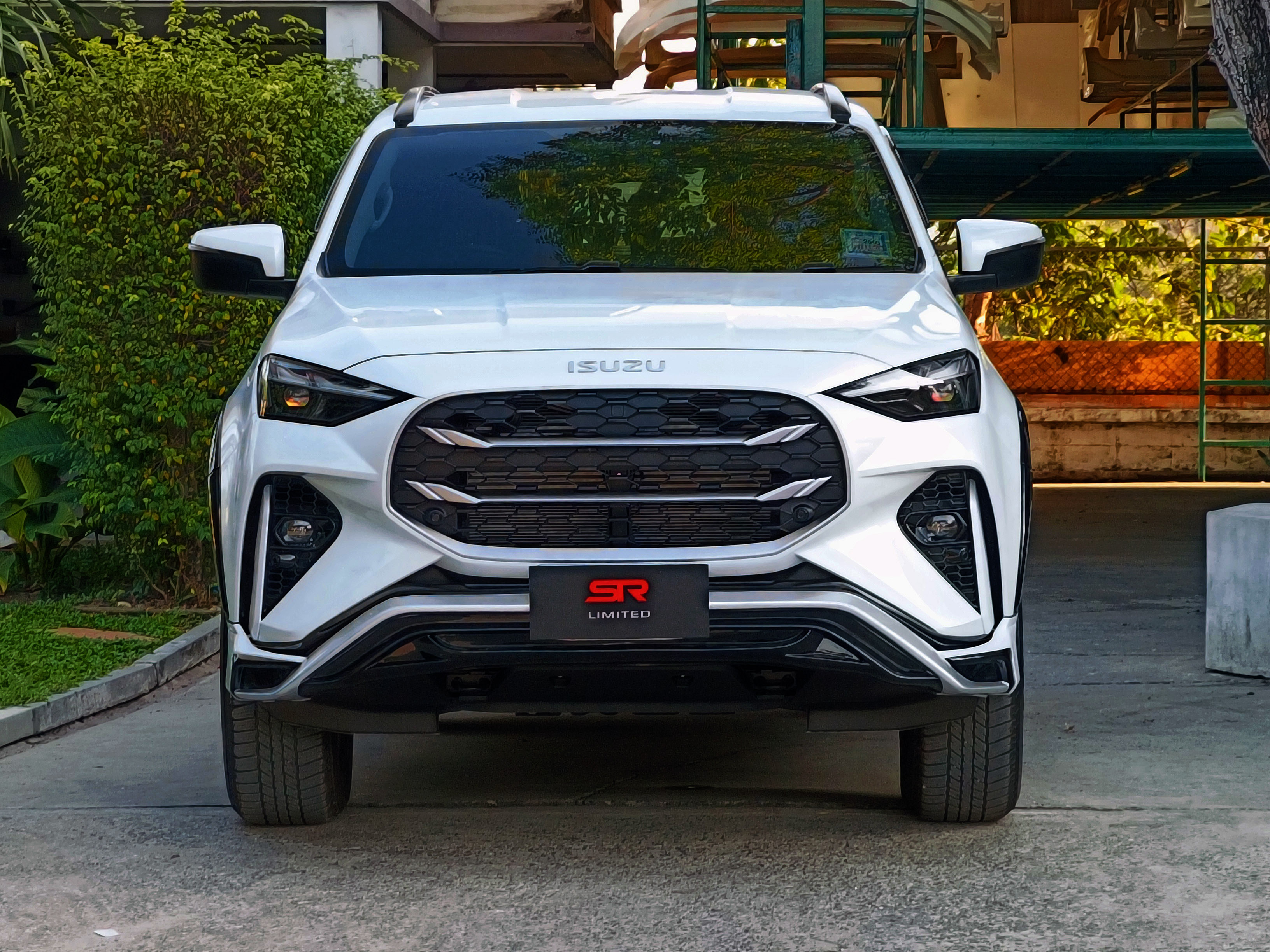 ชุดแต่งรถ All New Isuzu Mu-X 2024-2025 "SR-Limited"