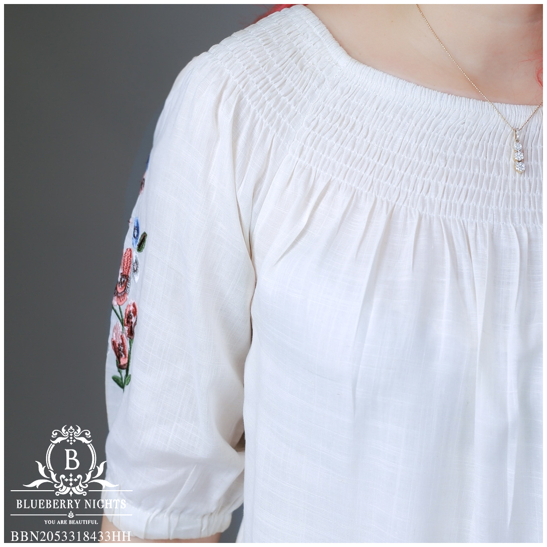 SaLe++#Blueberry Nights B3436**พรีเมี่ยมเสื้อทีเชิ้ต 2-สไตล์ คอตต้อนเบลนด์สีพื้นปักลายคลาสสิค คอลเลคชั่นสุดหรู สไตล์บลูเบอร์รี่ไนท์ ผ้าคอตต้อนผสมลินินเกรดพรีเมี่ยม ผ้าเนื้อดีมากสัมผัสนุ่มเบาใส่สบายค่ะ แพทเทิร์นเสื้อทีเชิ้ตคอยางยืดอิลาสติก ใส่ได้2สไตล์ แบบ