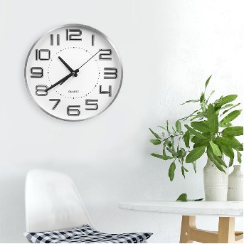 KH นาฬิกาแขวนอะลูมิเนียม สีขาว Dash ขนาด 30 x 30 x 30 ซม.รุ่น G31852810