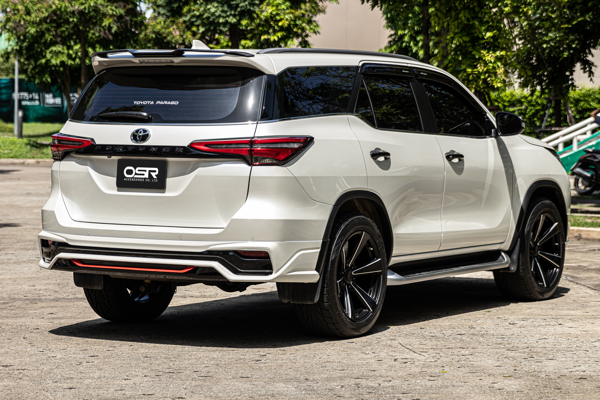 ชุดแต่งรถ-สเกิร์ต-อุปกรณ์แต่งรถ Toyota Fortuner 2020 รุ่นมาตรฐาน (Facelift) ทรง Fair FD-4