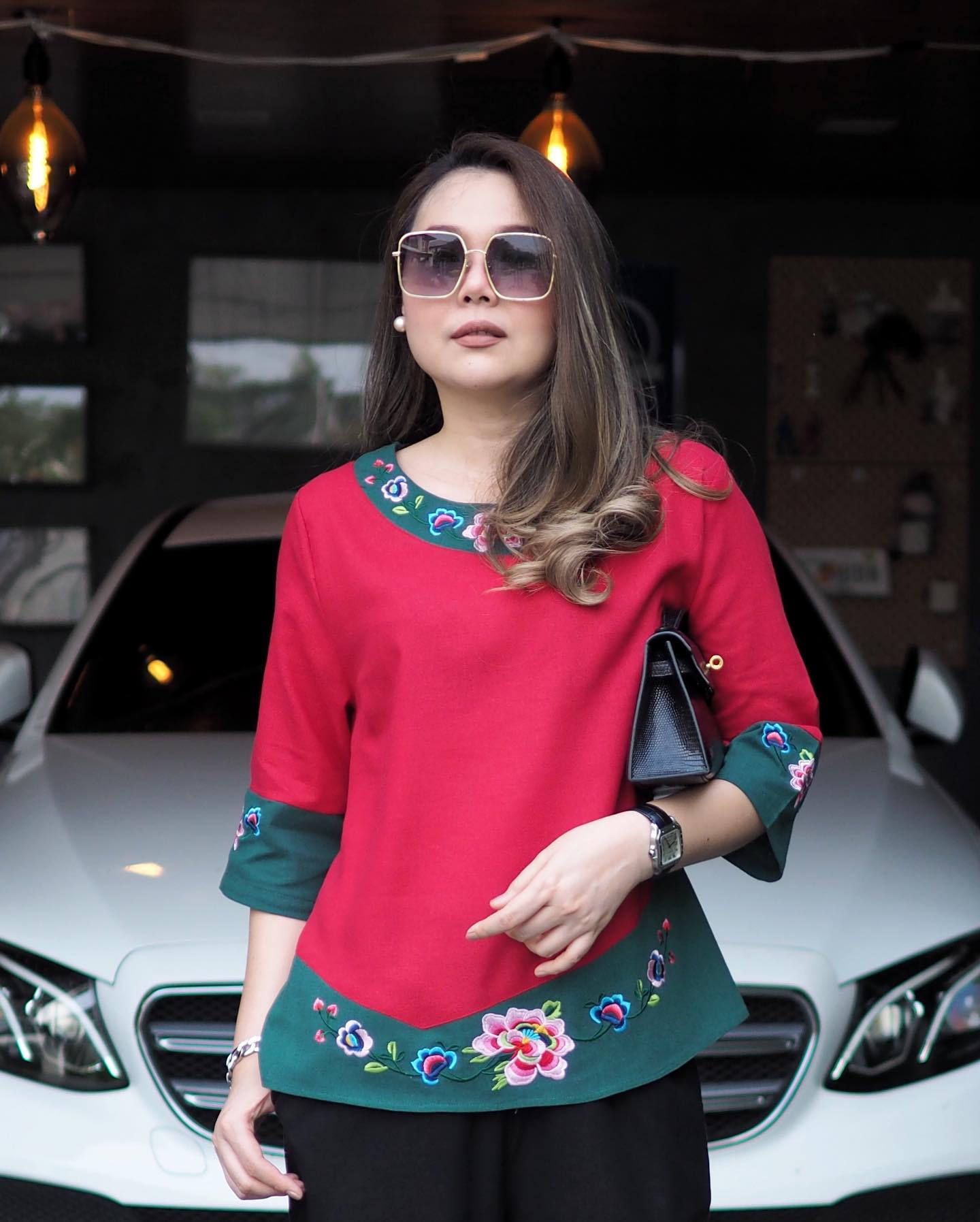 BLUEBERRY NIGHTS 14130 ชุดเซ็ตผ้าฝ้ายธรรมชาติ เสื้อผ้าฝ้ายธรรมชาติเนื้อดีเกรดพรีเมี่ยม เนื้อผ้านุ่มใส่สบายมากๆๆ ดีเทลผ้าสีพื้นตัดสลับสี ปักลวดลายดอกไม้หน้าและหลัง แพทเทิร์นกางเกงสีพื้นขายาว เอวยางยืดอิลาสติกอย่างดี มีกระเป๋าข้างซ้าย-ขวา ใส่สบายมากๆ ใส่เที