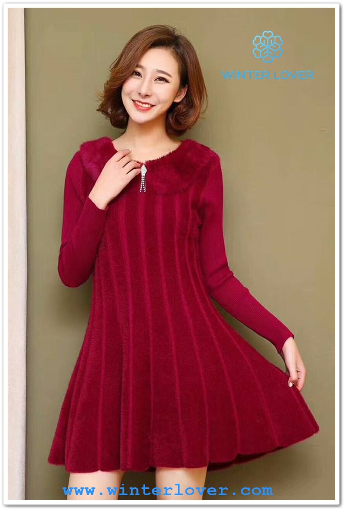 ชุดเดรสไหมพรมขนกระต่าย สวยหรูสีแดงไวน์ แต่งคอปกขนเฟอร์น่ารัก(พร้อมส่ง)(Free Size)