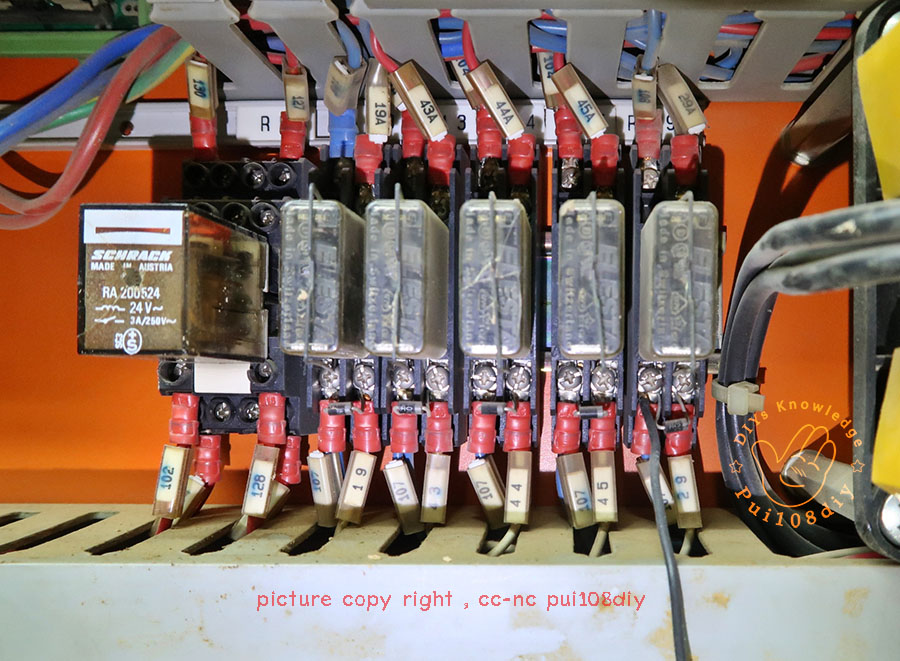 ภาพแสดงวายมาร์กเกอร์ชนิดพิมพ์แล้วสอดเมื่อใช้งานในเครื่องจักรผ่านไป20ปี