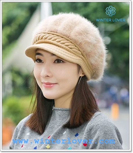 หมวกไหมพรมสีน้ำตาลเบจ บุขนกระต่ายทรงแก๊ปฟักทอง ใส่แล้วดูหัวทุยสวย ด้านในบุขนกันหนาวได้ถึงหิมะ(พร้อมส่ง)(FreeSizeคนหัวใหญ่)