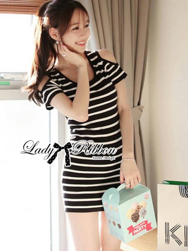 Sale++Lady Ribbon ** D7882**อก34-38**Lady Monica Sassy Body-Con Striped Dress เดรสทรงบอดี้คอนพิมพ์ลายทาง cut-out ช่วงไหล่ เหมาะกับสาวตัวเล็กๆ ตัวนี้ทรงชุดจะเป็นแบบบอดี้คอนเข้ารูป เน้นสัดส่วน มีดีเทลเก๋ๆช่วงไหล่ เป็นทรงคัทเอาท์เปิดไหล่บางส่วน เหมาะกับสาวสไ