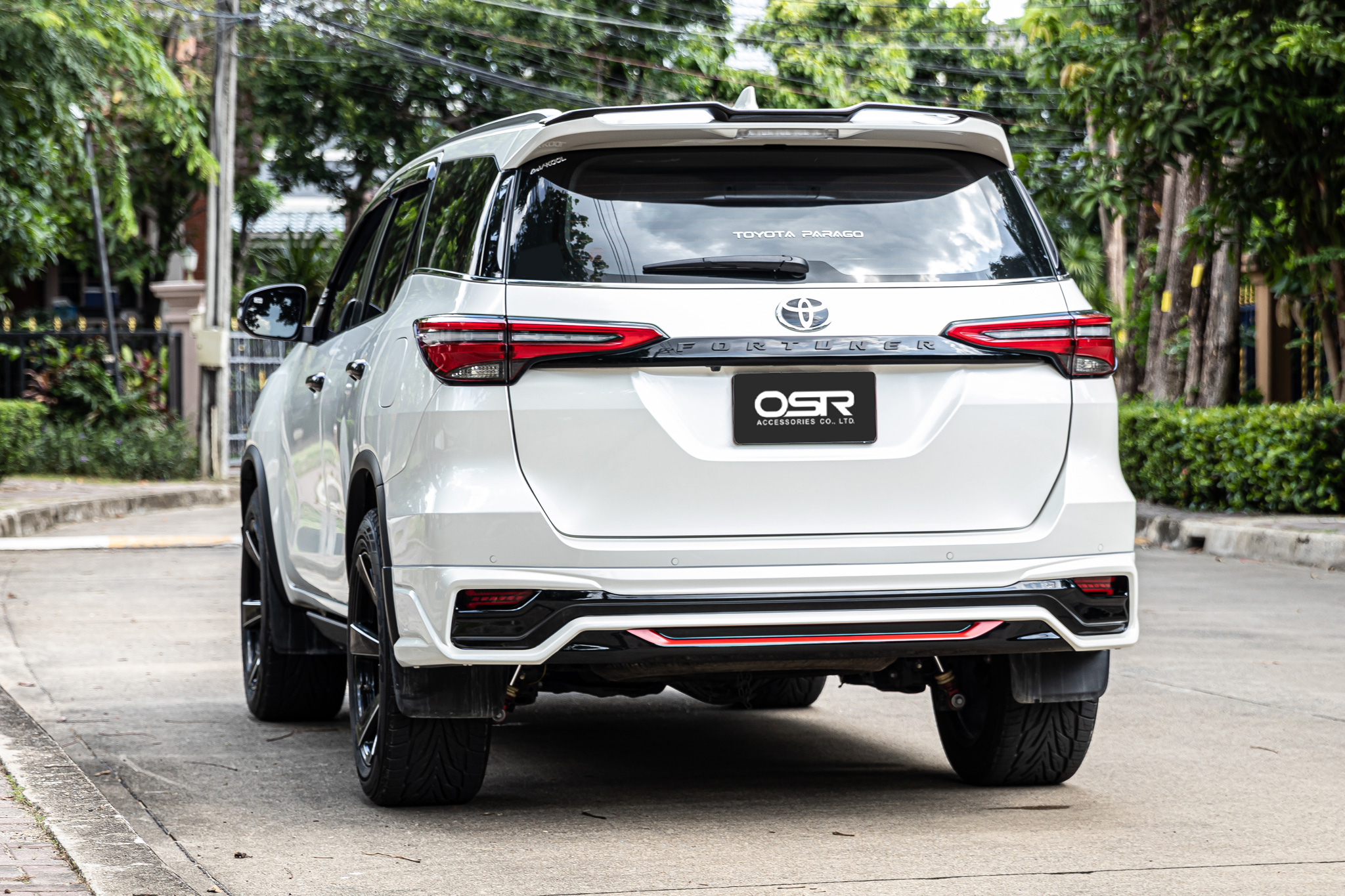 ชุดแต่งรถ-สเกิร์ต-อุปกรณ์แต่งรถ Toyota Fortuner 2020 รุ่นมาตรฐาน (Facelift) ทรง Fair FD-4