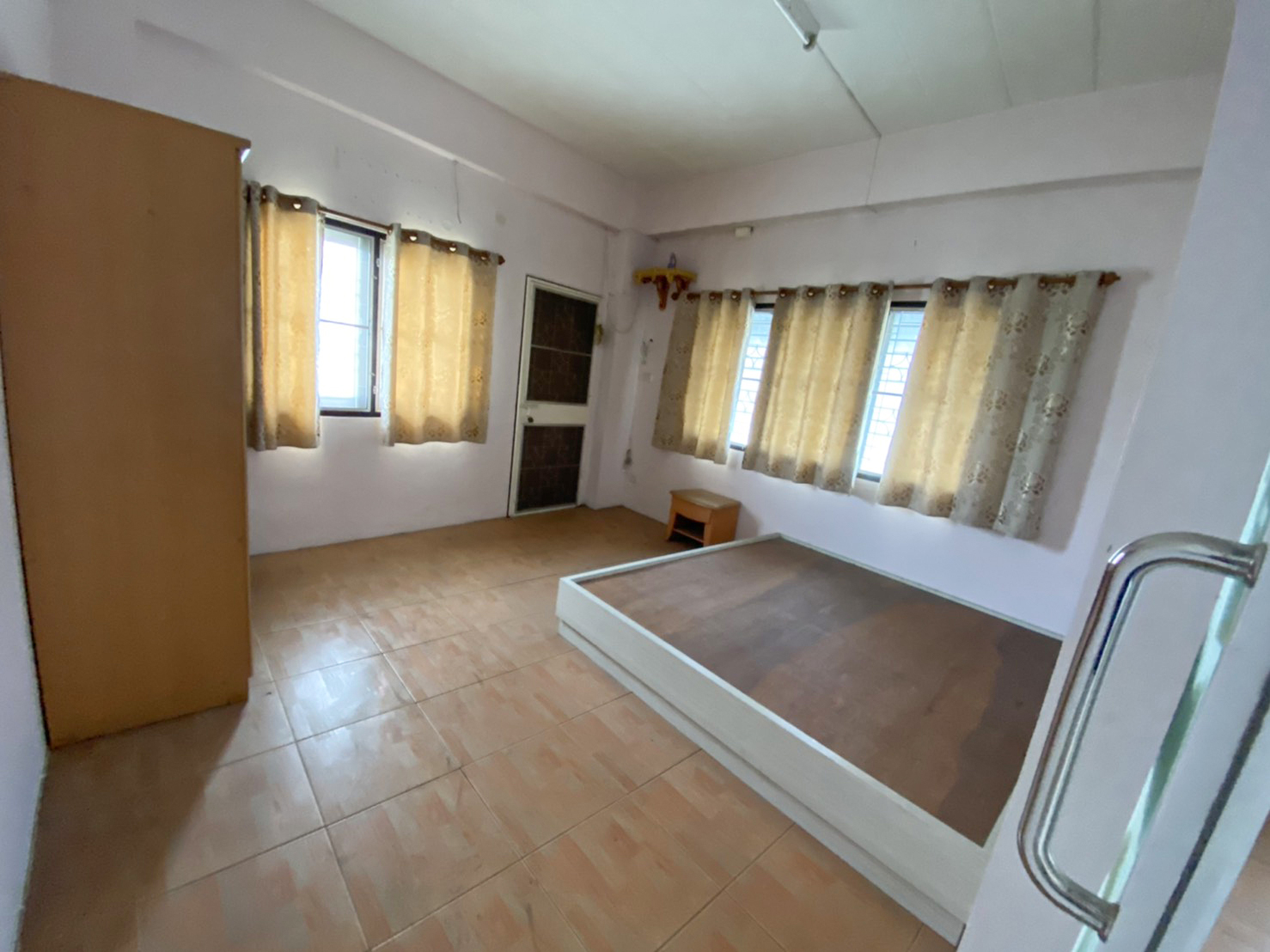 73628-ขายอาคารพาณิชย์ ถนนพระยาสัจจา แยกคีรี ชลบุรี