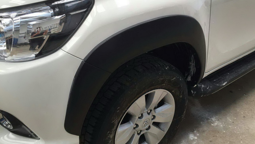 ของแต่งรถ New Hilux Revo 2015 "คิ้วล้อ ทรงศูนย์ (V1)"