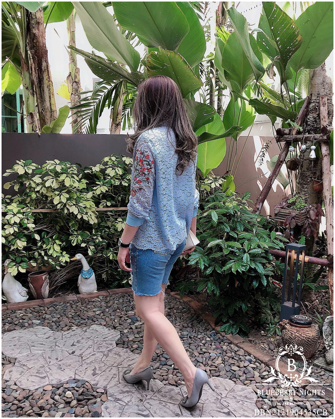 Sale++#Blueberry Nights B3641 เสื้อเชิ้ตลูกไม้อิตาลีปักลายดอกไม้ ผ้าลูกไม้อิตาลีเกรดพรีเมี่ยมเนื้อนุ่มเบาใส่สบายมากค่ะ แพทเทิร์นเสื้อเชิ้ตกระดุมหน้ายาวตลอด ดีเทลด้านหน้าปักดิ้นลายดอกไม้สวยหรูค่ะ มีซับในทั้งตัว ♡เหมาะสำหรับสาวๆรอบอก(36-44)♡ ร