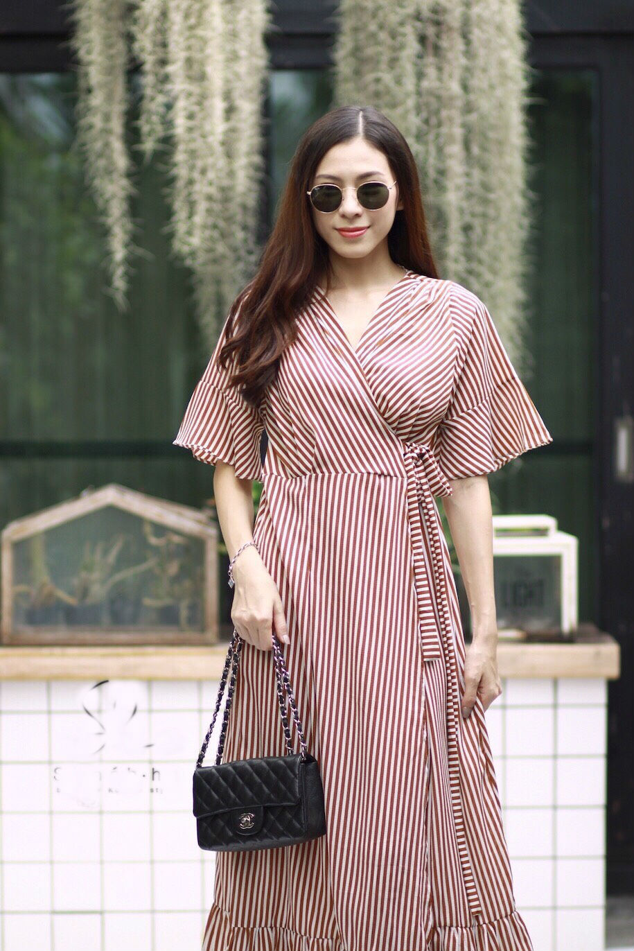 MD0035 เสื้อผ้าแฟชั่นเกาหลี เดรสเกาหลี เดรสยาว เดรสแฟชั่น แม็กซี่เดรส Maxidress เดรสลายทาง Maxi Dress (สีน้ำตาล)