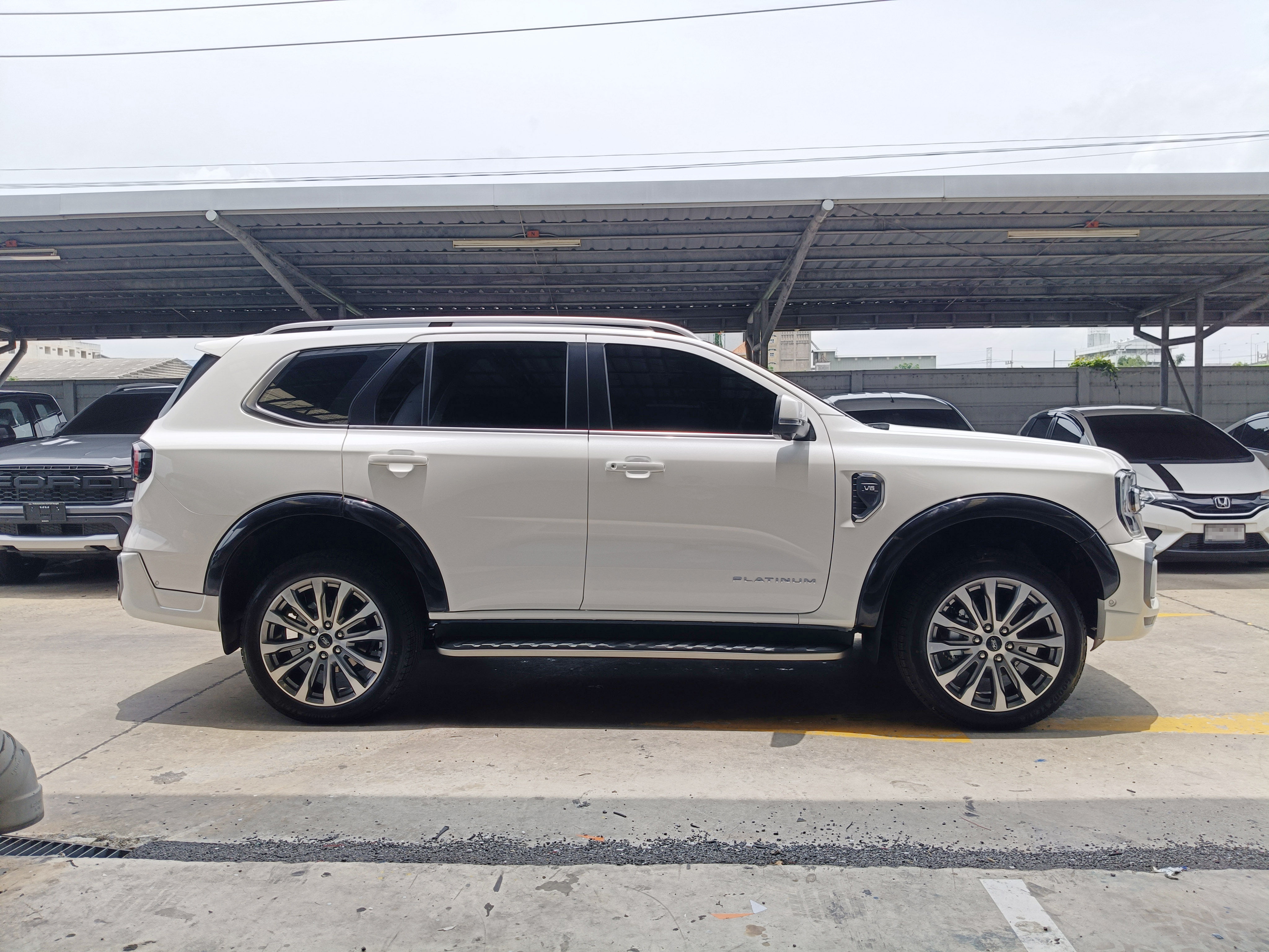 ชุดแต่งรถ-สเกิร์ต-อุปกรณ์แต่งรถ Ford Everest 2022 2023 2024 Next-Gen ทรง SR-Limited