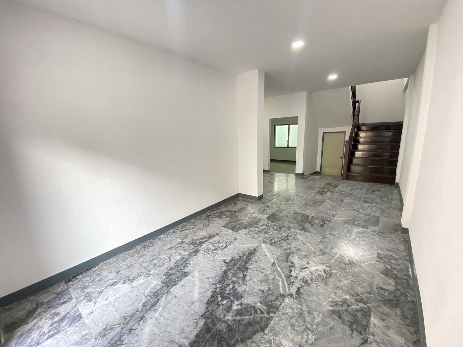 81583-ขายทาวน์โฮม หมู่บ้านเปี่ยมสุข บางเดื่อ ปทุมธานี