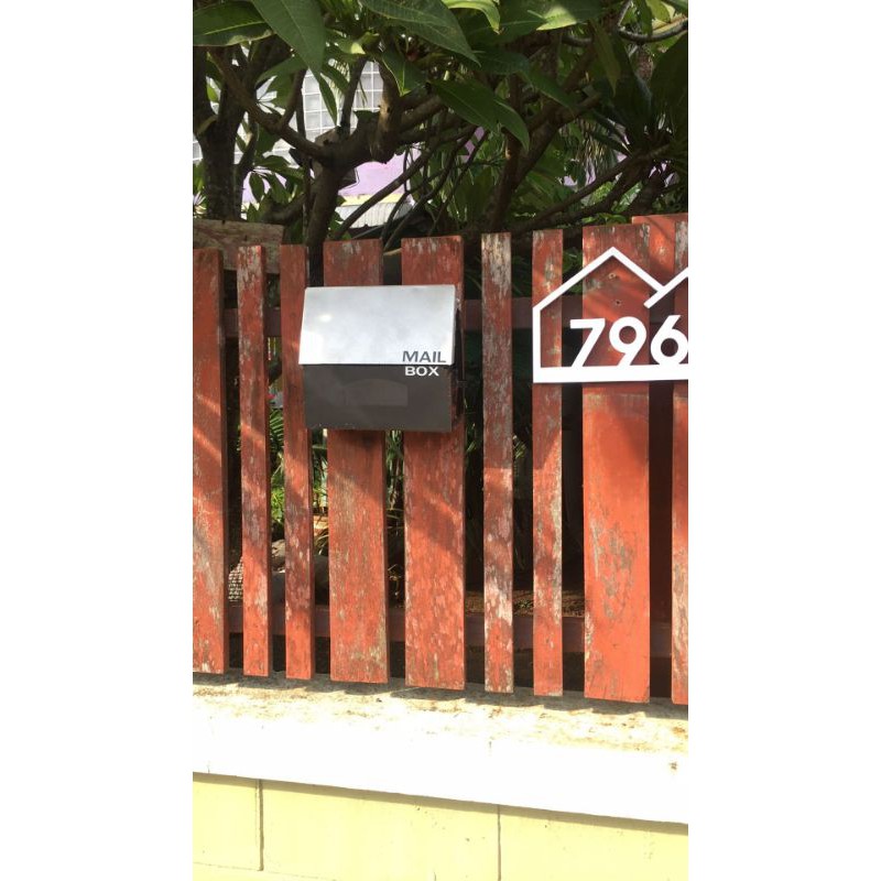 [พร้อมส่ง] ตู้จดหมาย Two Tone Mini ขนาด 22.5 x 23.3 x 10 ซม. สีเงิน - ดำ ผลิตจากเหล็กภาพสูง พ่นสีให้ความคลาสสิก