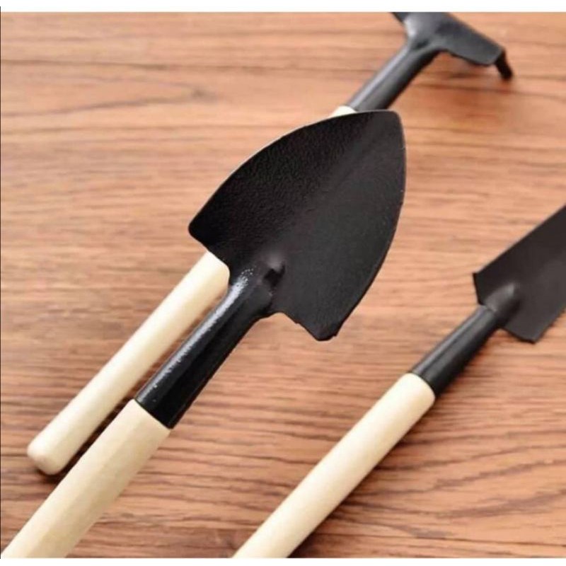 อุปกรณ์ปลูกต้นไม้ชุดพรวนดินขนาดเล็ก 3 ชิ้น (เสียมเรียว เสียมป้าน คราด)