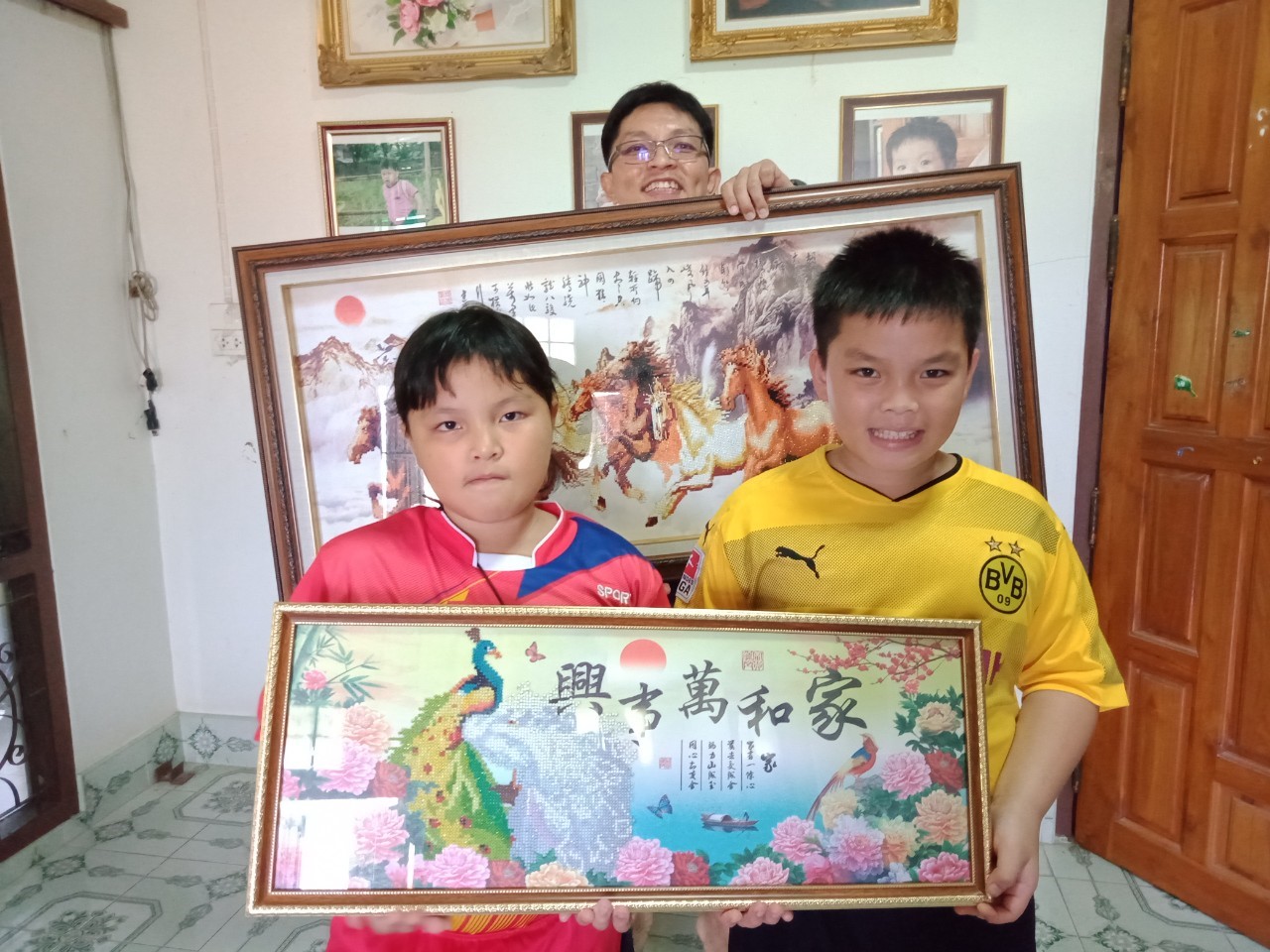 พระแม่ลักษมี:เทวีแห่งความมั่งคั่งร่ำรวย และความรักที่บริบูรณ์ ครอสติสคริสตัล Diamond painting โมเสก ภาพติดเพชร งานฝีมือทำที่บ้าน DIY