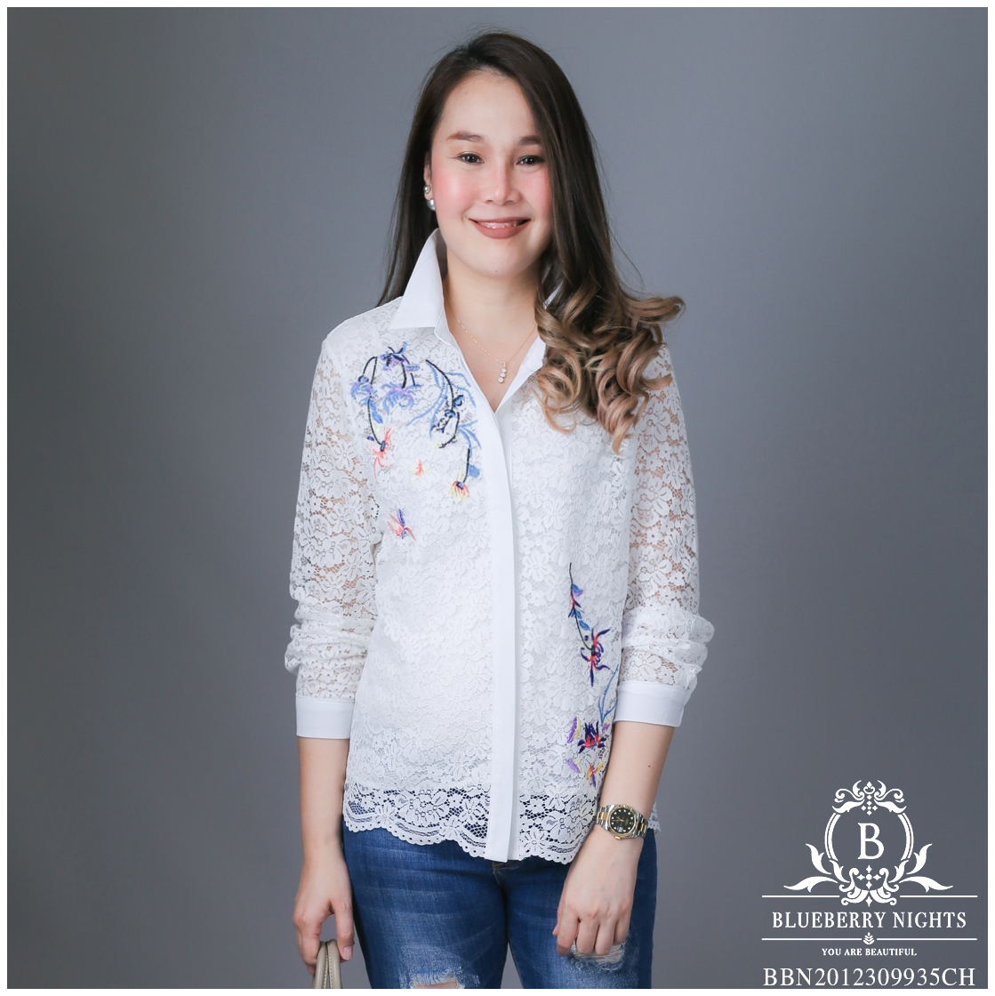 Sale+++B3629 เสื้อเชิ้ตลูกไม้อิตาลีปักลายดอกไม้ ผ้าลูกไม้อิตาลีเกรดพรีเมี่ยมเนื้อนุ่มเบาใส่สบายมากค่ะ แพทเทิร์นเสื้อเชิ้ตกระดุมหน้ายาวตลอด ดีเทลด้านหน้าปักดิ้นลายดอกไม้สวยหรูค่ะ มีซับในทั้งตัว ♡เหมาะสำหรับสาวๆรอบอก(36-44)♡ รุ่นใหม่ ขายดีมากๆ