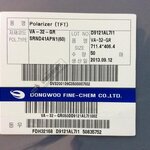 แผ่นฟิล์มโพลาไรซ์ (Polarizer) ติดด้านหลังจอกระจก LCD ขนาด 32 นิ้ว ด้านหลัง 90 องศา