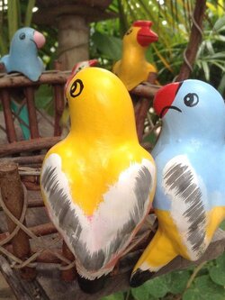 ตุ๊กตา เซรามิคนกแก้ว นกเงือก เซรามิคแต่งสวน คละสี ขนาดความสูง 12-14 ซม. ตุ๊กตาแต่งสวน นกเกาะ