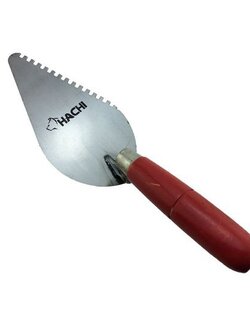 เครื่องมือช่าง HACHI เกรียงหวีก่ออิฐ ขนาด 7 นิ้ว สีดำ - แดง เกรียง