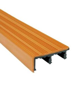 จมูกบันได PVC จระเข้ พลัส ไมโครแบน 2 ม. อิฐดินเผา ใช้ในการเข้ามุมบันได หรือพื้นที่ที่ต้องการกันลื่น