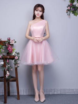 ชุดราตรีสั้นผ้าซาตินสีชมพู พาดไหล่ ด้านหลังร้อยเชือกผูกหลังเก๋ๆ