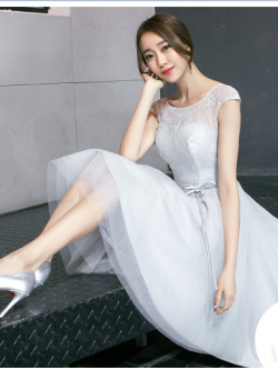 ชุดราตรีสั้นสีเทาแขนกุด